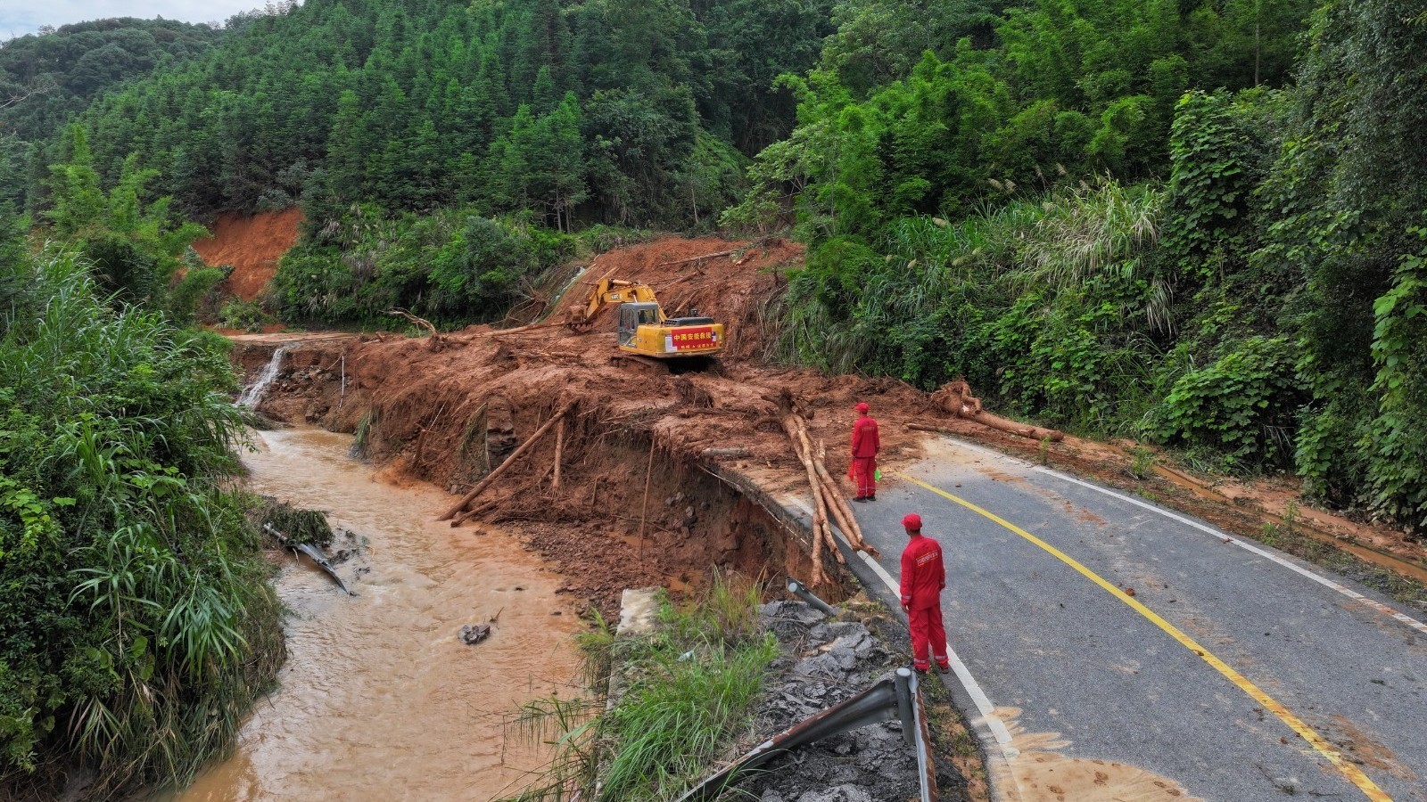 广东省梅州多地出现大暴雨局部特大暴雨 中国安能二局紧急驰援