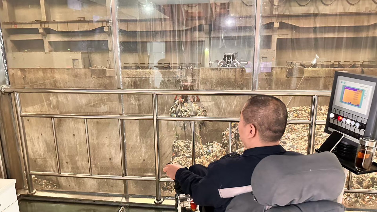 垃圾都去哪了 探访城市“代谢”终点站