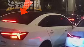 不让加塞引热议，小伙硬刚插队车，网友：虽然解气 但不安全