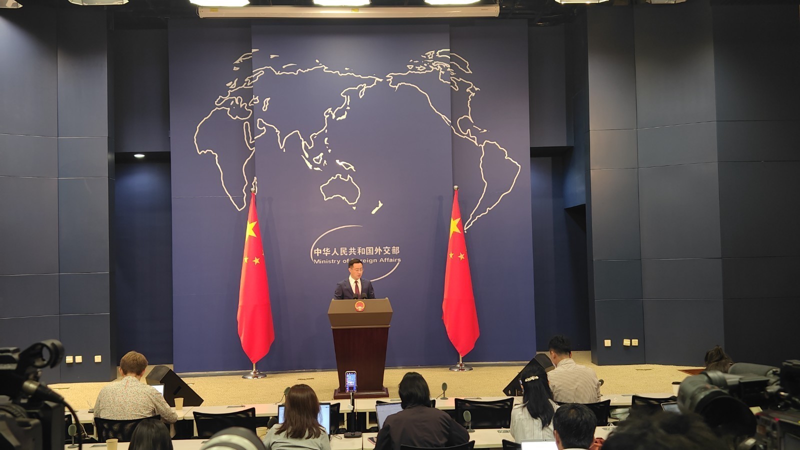 北约用“制裁中国”向俄罗斯施压 外交部回应