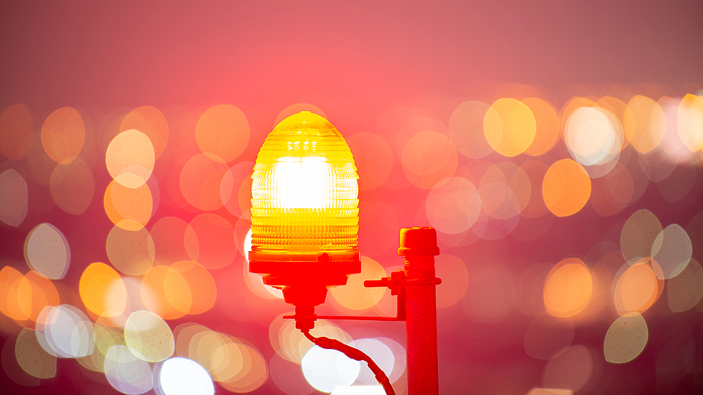 美国洛杉矶一老妪驾车撞入华人超市 至少3死7伤 美国洛杉矶一老妪驾车撞入华人超市 至少3死7伤