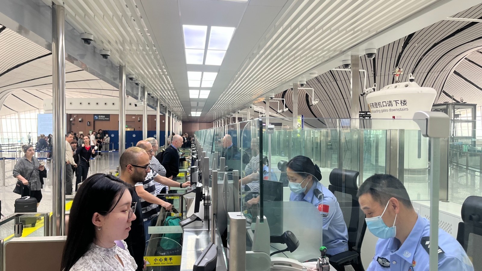 大兴机场口岸本年度出人境人员数量突破 200万