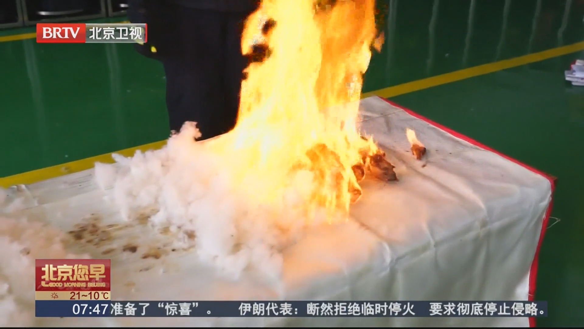 飞絮季开启 北方多地开始杨柳絮飘飞 杨柳絮起火究竟有多可怕？消防用实验“说话”