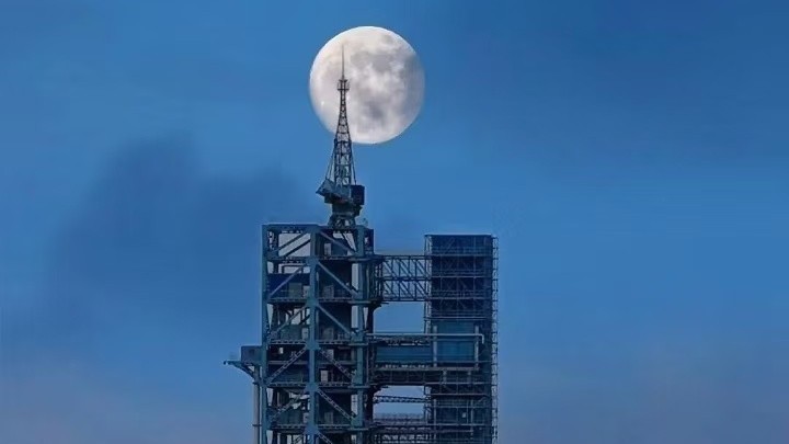 航天人的浪漫:看,这里的月亮分外圆! 航天人的浪漫:看,这里的月亮分外圆!