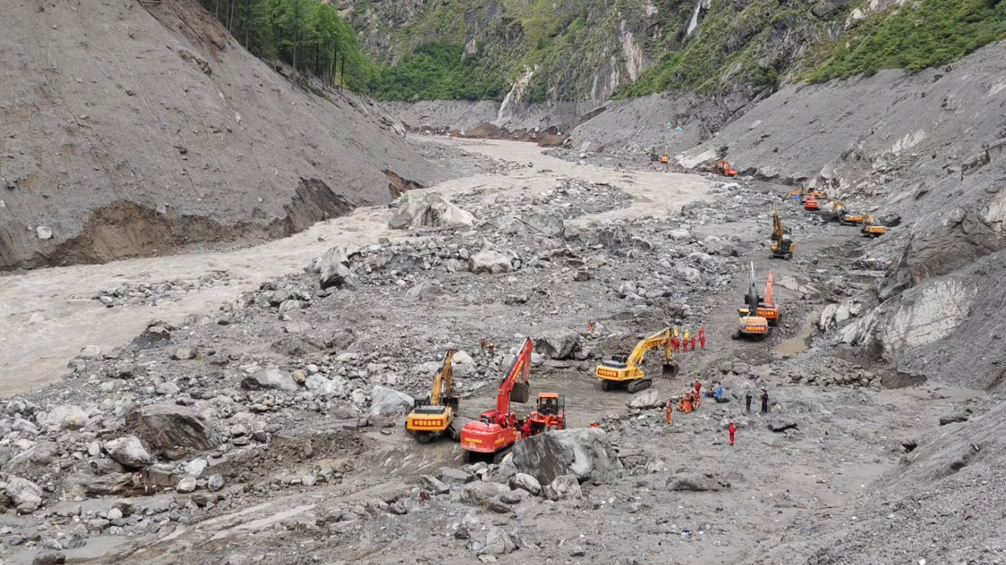 西藏吉隆口岸核心区域救援通道已基本打通