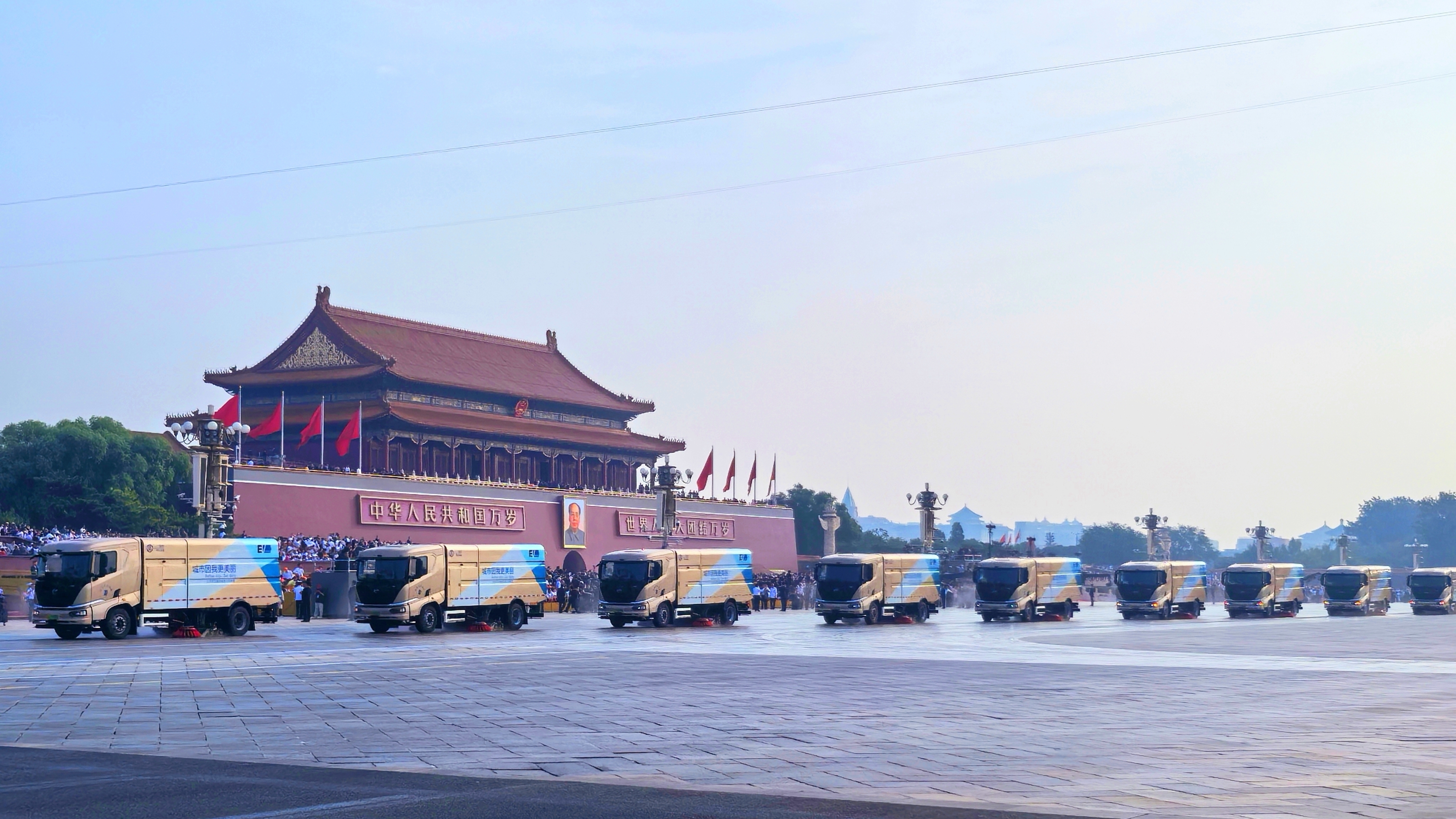 长安街的 “第零方阵”:环卫人以匠心擦亮阅兵底色 长安街的 “第零方阵”:环卫人以匠心擦亮阅兵底色