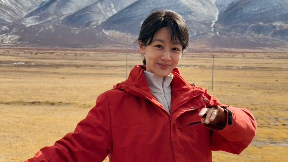 杨紫在《生命树》中饰演的“白菊”，成为2月猫眼热度最高家庭剧角色