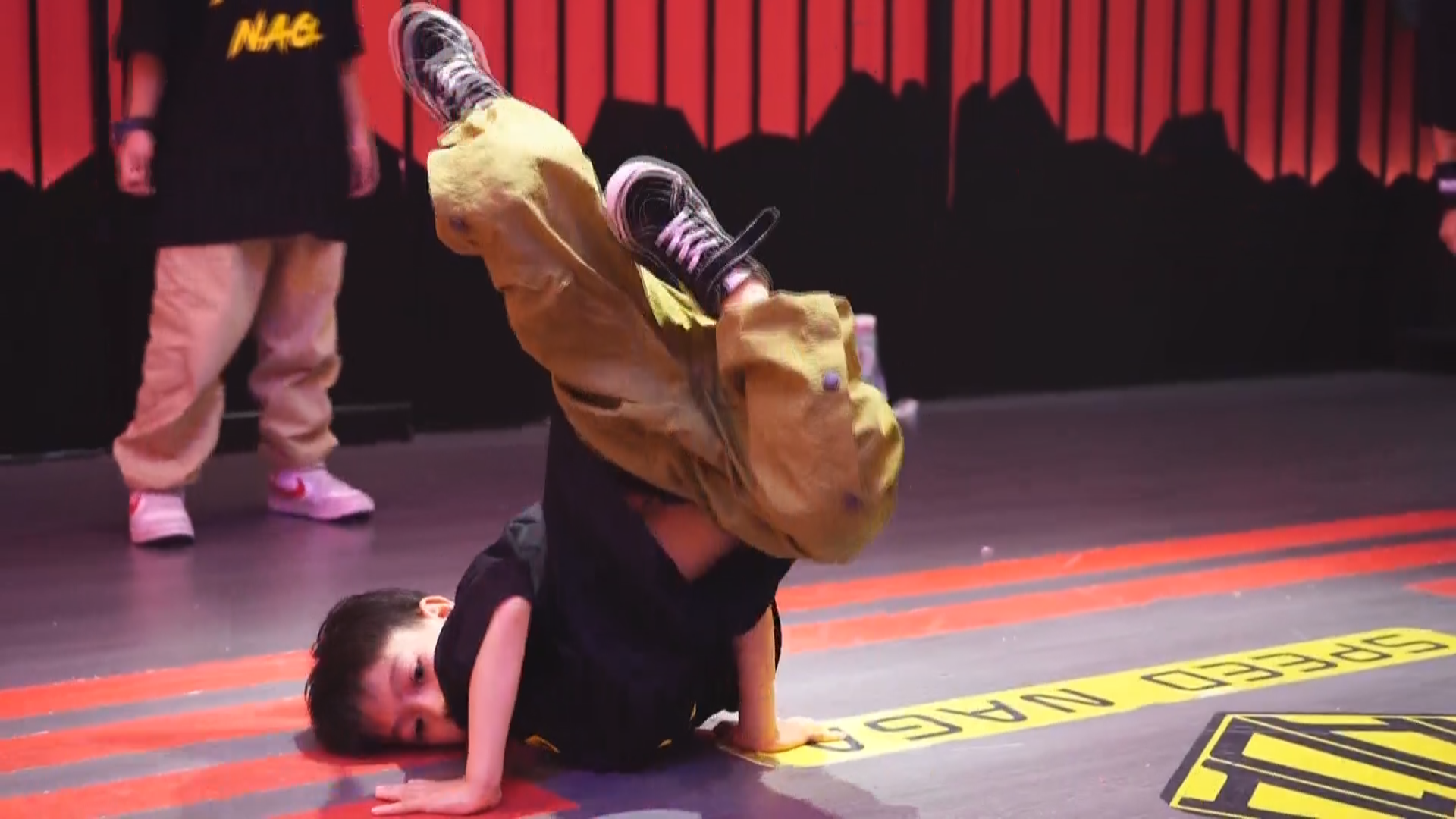 从街头“跳到”奥运会 霹雳舞掀起青春风暴