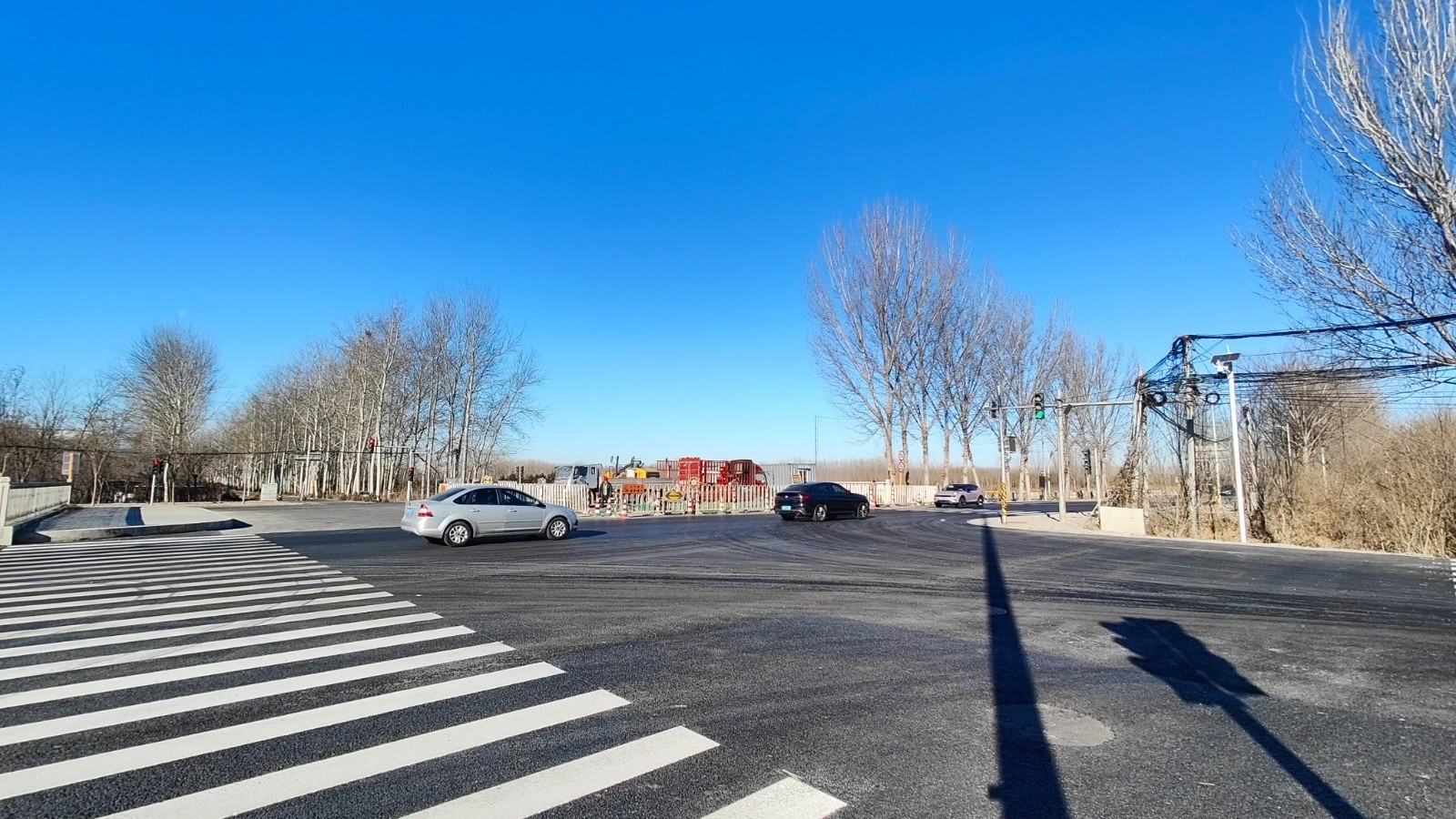 漷小路与老孔兴路交叉口改造工程顺利完工通车