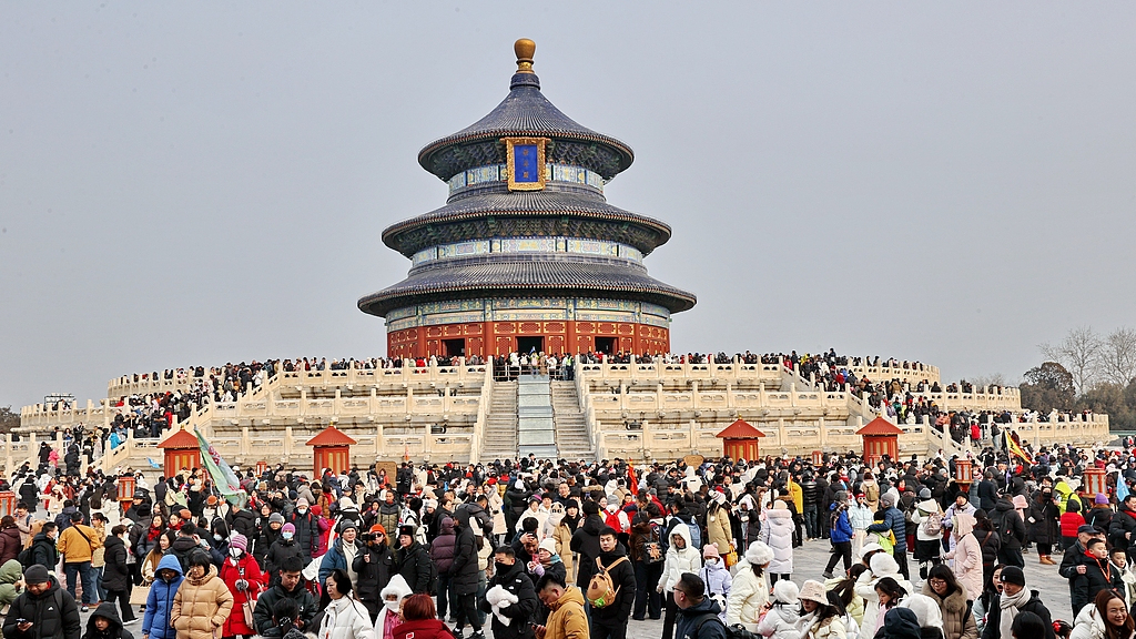 大年初五，北京市属公园中天坛、颐和园、景山公园游客量最多