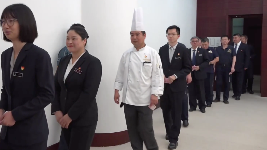 “共产党员献爱心”捐献活动掀高潮