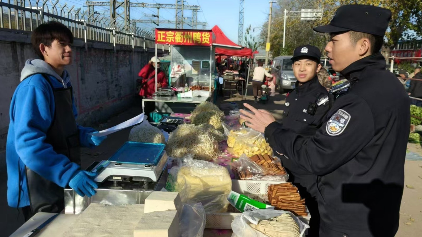 北京铁警深入京沪铁路京沪高铁沿线开展法治宣传 北京铁警深入京沪铁路京沪高铁沿线开展法治宣传