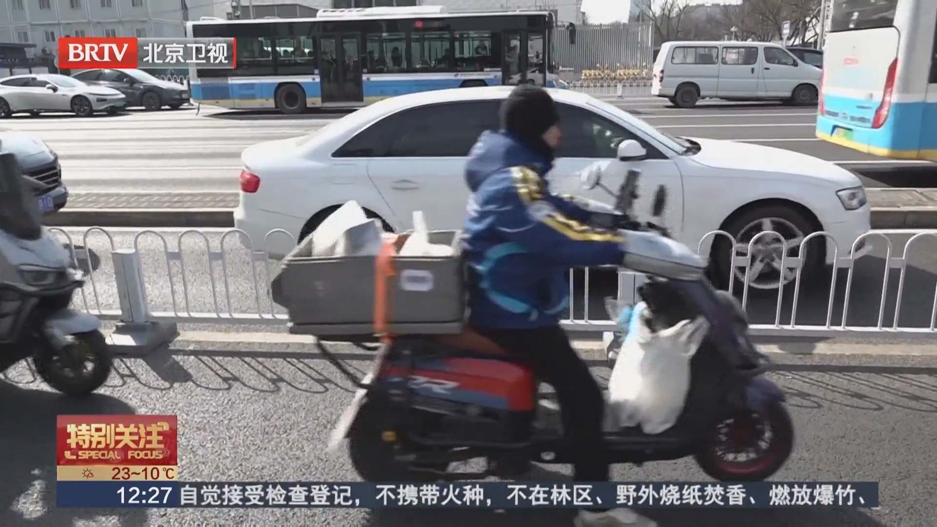 血的教训鸣警钟:不戴头盔仍是骑行人伤亡加重主因 血的教训鸣警钟:不戴头盔仍是骑行人伤亡加重主因