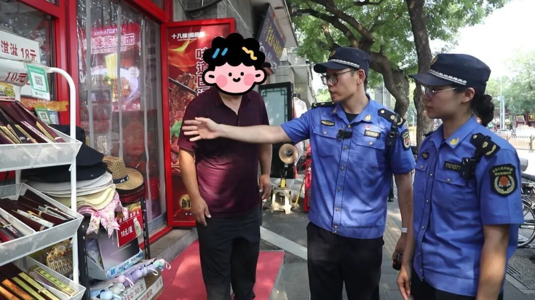 今年北京城管执法部门查处“门前三包”类违法行为6251起，罚款208.6万元，持续巩固市容环境治理成果