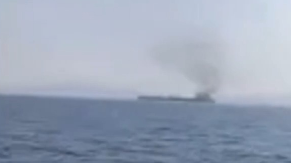 伊朗称4艘油轮在霍尔木兹海峡爆炸起火