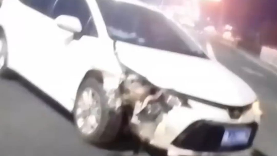 醉“断片”猛撞护栏,司机:“我怎么知道喝了多少!” 醉“断片”猛撞护栏,司机:“我怎么知道喝了多少!”