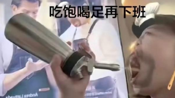 “员工对嘴喷奶油”，瑞幸回应：2人使用门店打烊后废弃奶油拍摄，严重违规，将严肃处理