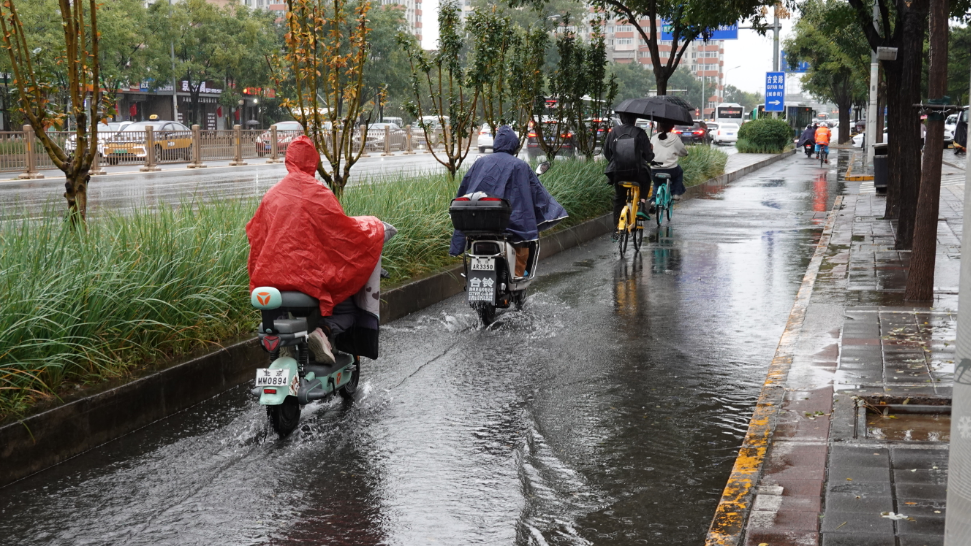 雨雨雨冷冷冷！北京城区降雨量已达暴雨，今明两天最高气温12℃至13℃