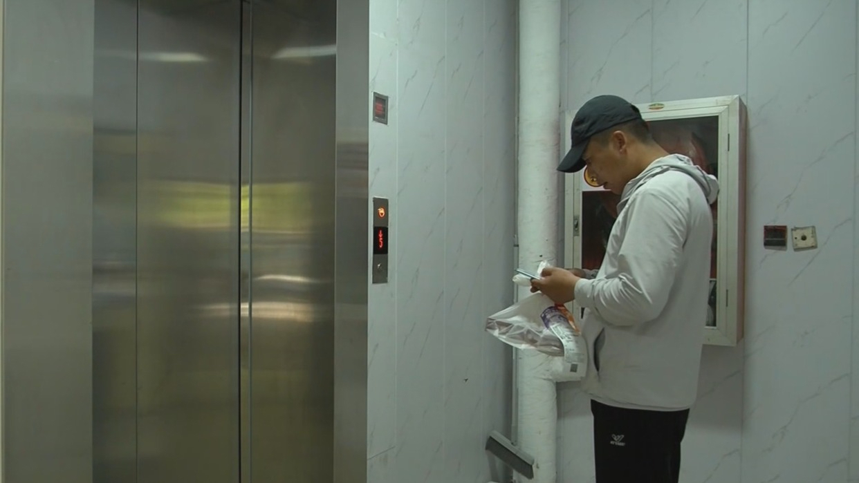 “每月一题”强化居民住宅老旧电梯安全监管