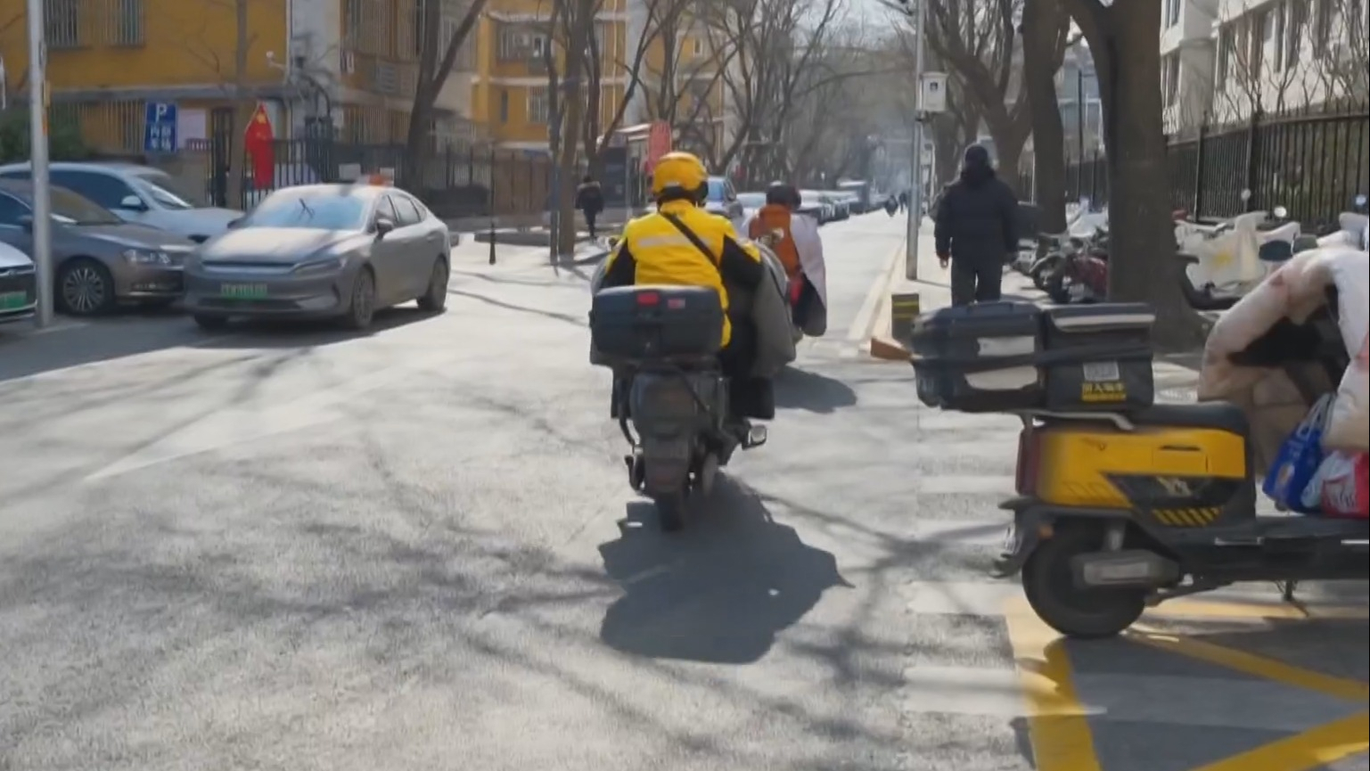 春风习习的地方——沿着总书记新春的足迹|让新就业群体从“城市过客”变为“共建力量” 春风习习的地方——沿着总书记新春的足迹|让新就业群体从“城市过客”变为“共建力量”