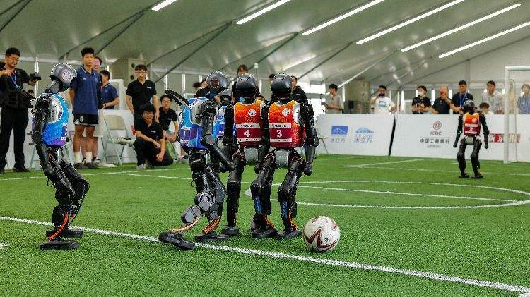 2025世界人形机器人运动会足球预选赛在“冰丝带”开战 2025世界人形机器人运动会足球预选赛在“冰丝带”开战