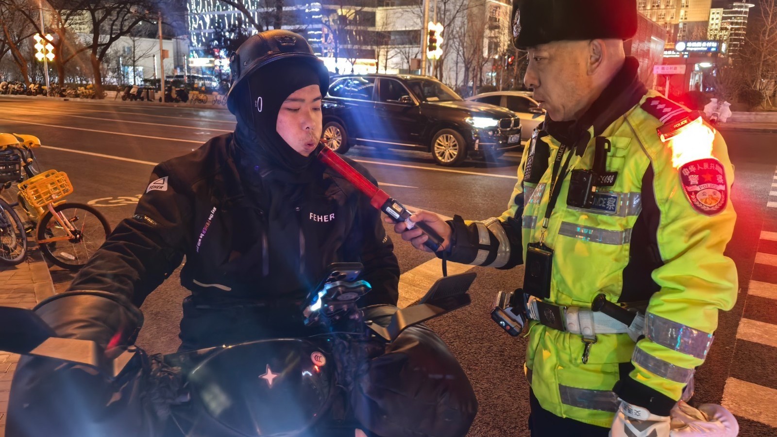 海淀交通管理支队开展春节前夜查行动 筑牢假期交通安全防线 海淀交通管理支队开展春节前夜查行动 筑牢假期交通安全防线