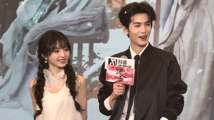 《逐玉》高甜名场面来袭！张凌赫还原低头追问田曦薇“怎么啦怎么啦”