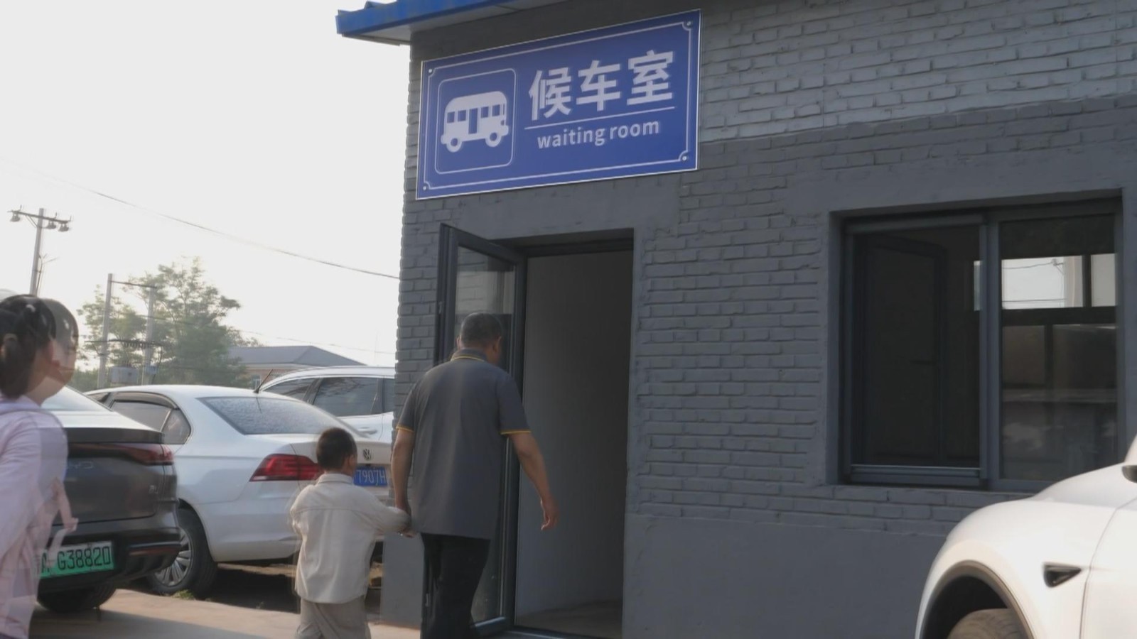告别穿铁路赶公交！北京这个村的村民终于在家门口坐上车了