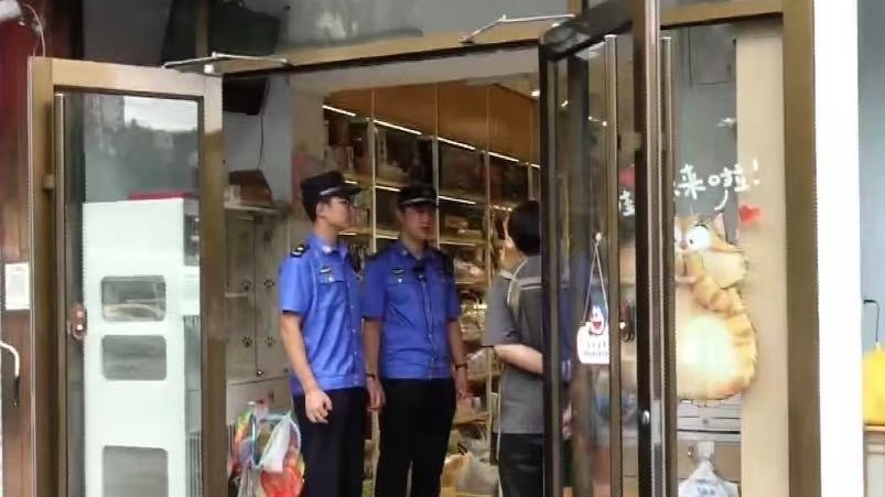 护航开学季  海淀城管规范校园周边环境秩序