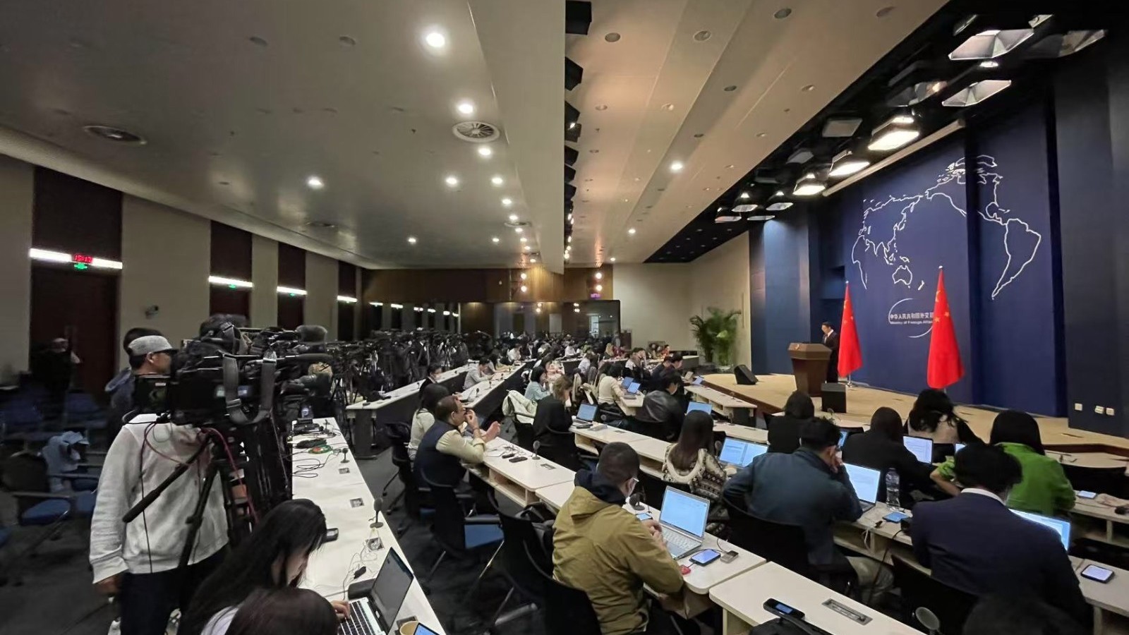 特朗普自信发言：中国希望达成协议 外交部回应