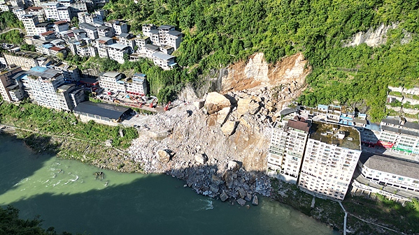 重庆彭水山体崩塌灾害现场新搜寻出3名遇难者