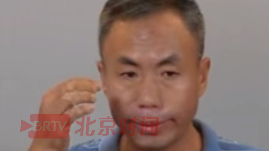 “梅姨案”被拐者申聪的父亲申军良在直播中透露“梅姨”本人长得没那么凶 “梅姨案”被拐者申聪的父亲申军良在直播中透露“梅姨”本人长得没那么凶