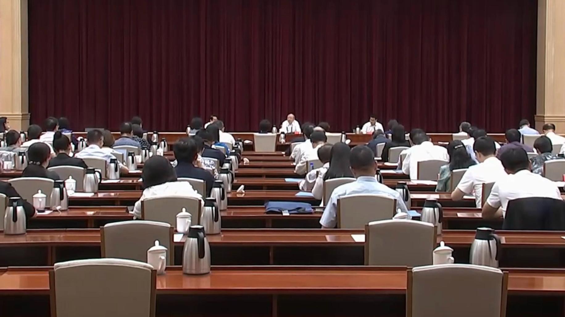 尹力主持召开政党协商专题座谈会