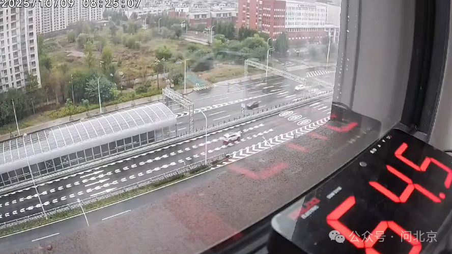 “戴耳塞都没有用，因为你的心脏也会跟着震”