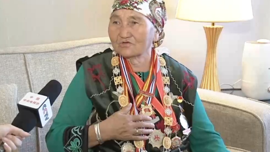 独家视频丨接见现场暖心一幕：这位83岁的“人民楷模”，想对总书记说句心里话