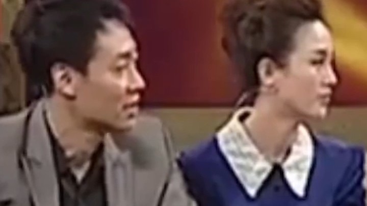 大爷在国家话剧院门口驻足悼念朱媛媛：辛柏青一定很难过，与他同悲。