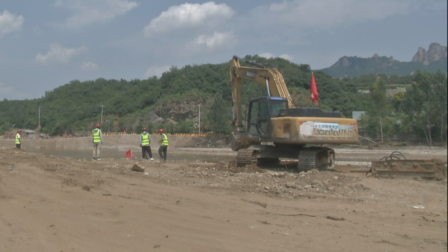 打通道路恢复运行 密云区救援抢险工作有序推进 打通道路恢复运行 密云区救援抢险工作有序推进