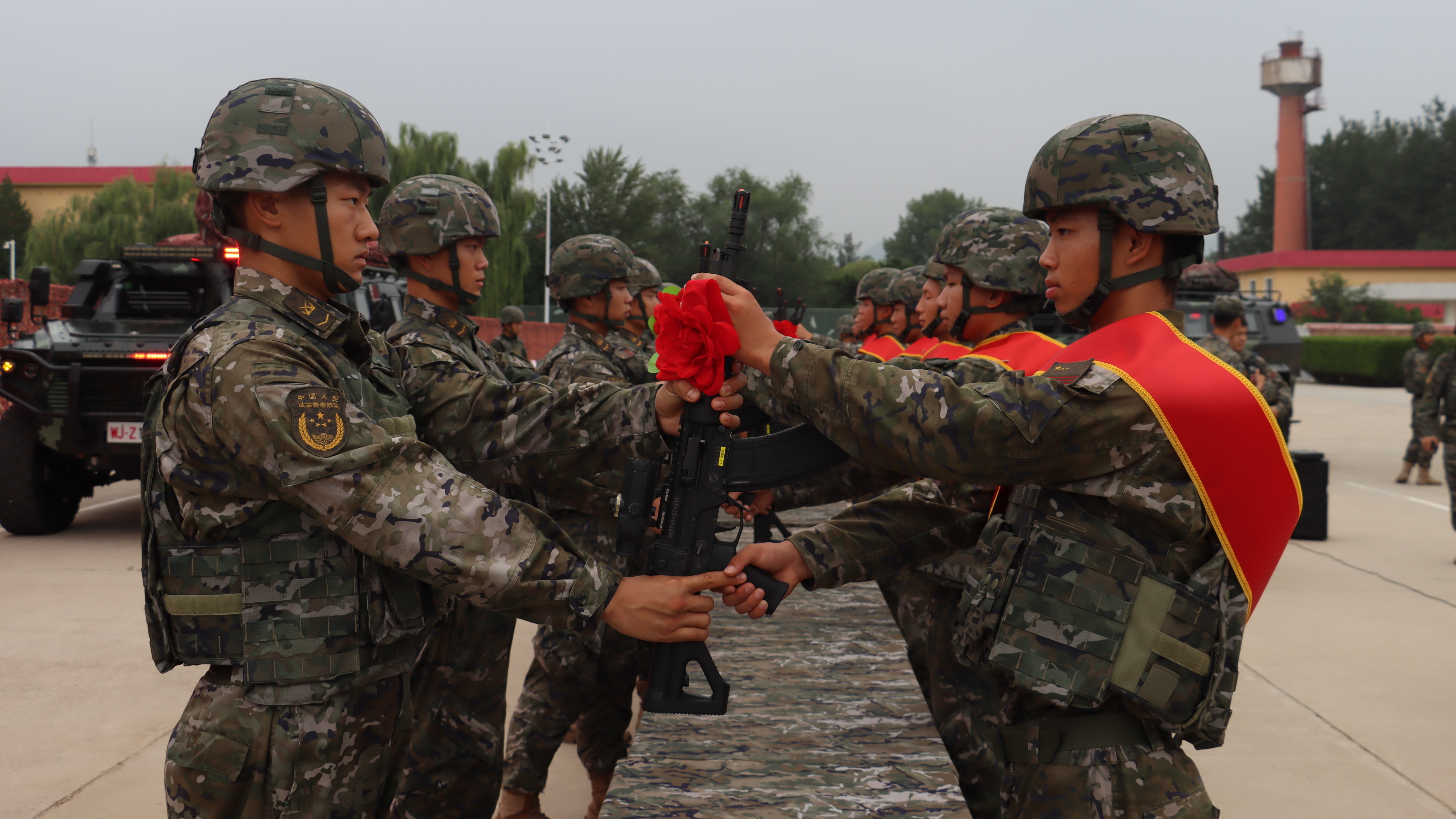 授枪，特战征程由此开启！