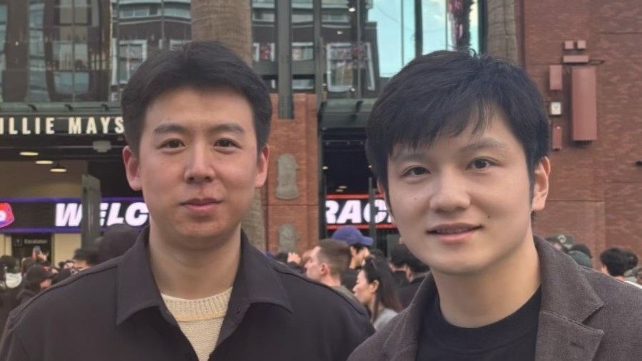 樊振东与昔日八一队队友重逢