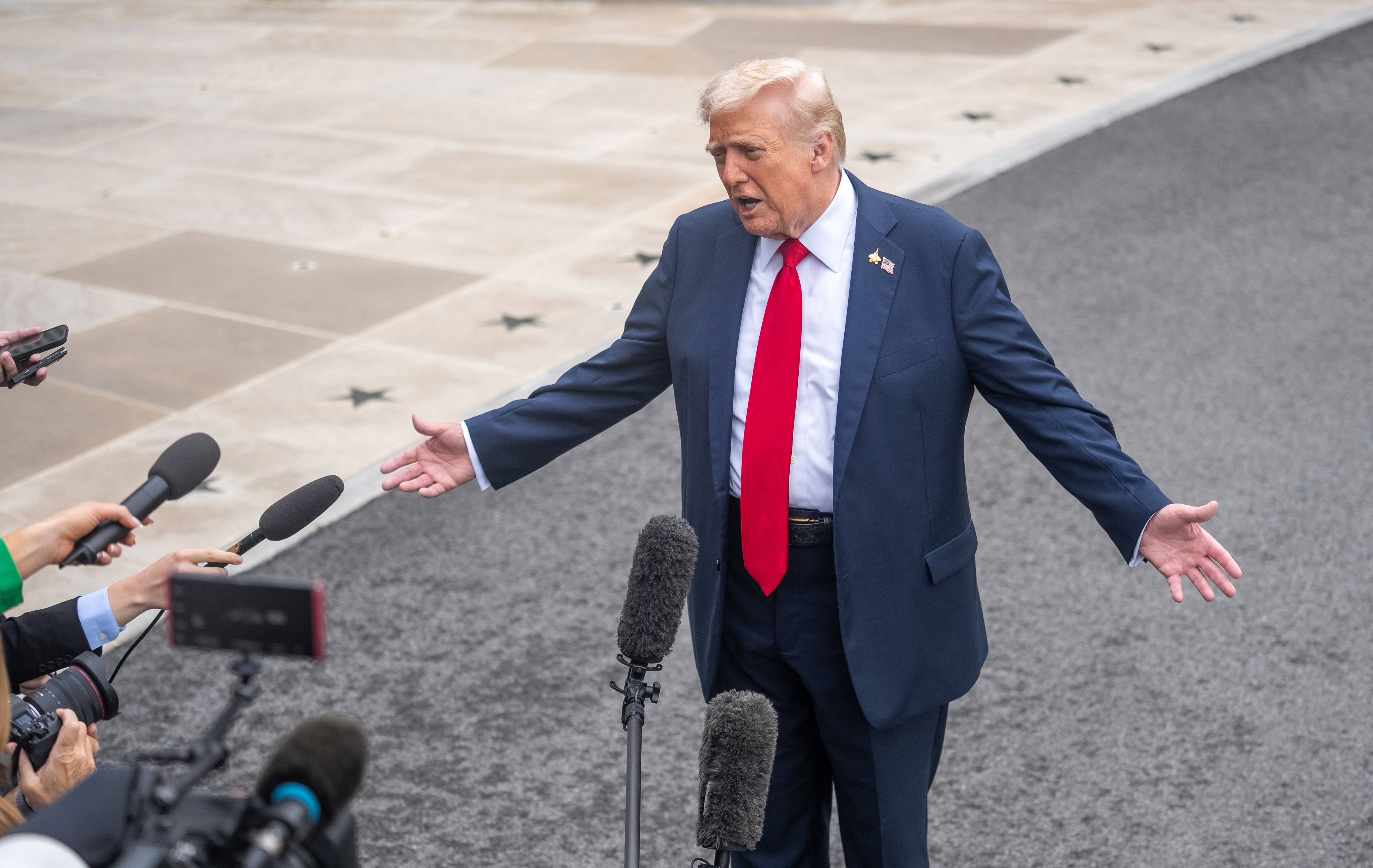 隔空叫板数月后,特朗普与新任纽约市长首会场面令人意外 隔空叫板数月后,特朗普与新任纽约市长首会场面令人意外