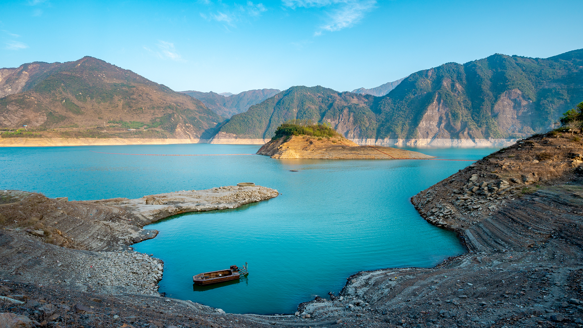 成都都江堰一水库有人非法放生外来入侵物种? 成都都江堰一水库有人非法放生外来入侵物种?