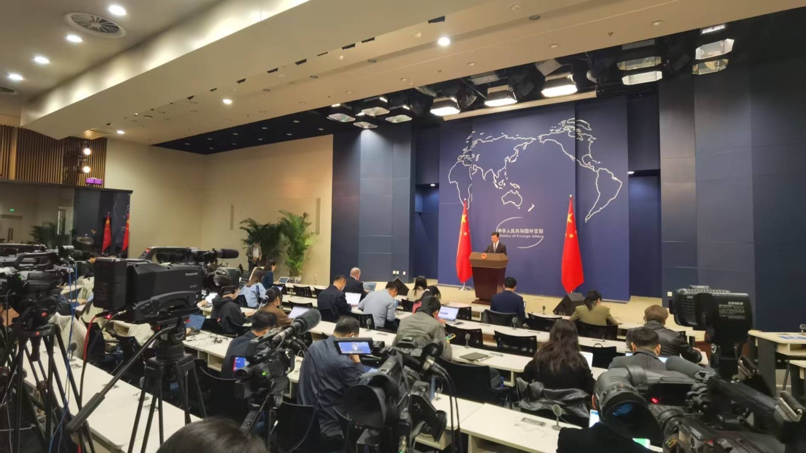外交部：展现一个没有滤镜的真实中国