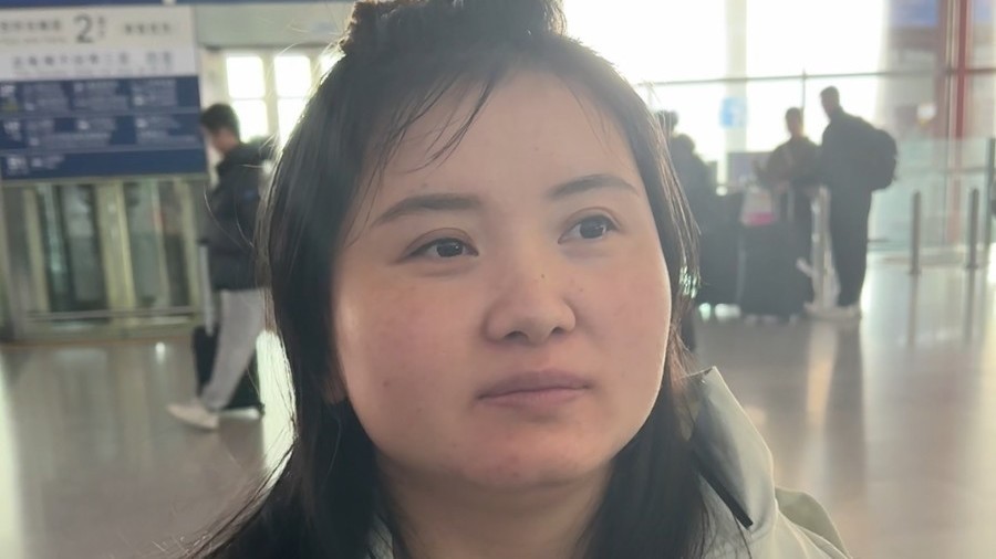 迪拜首班返京游客讲述惊魂经历 深刻感受到祖国安全 归属感愈发真切 迪拜首班返京游客讲述惊魂经历 深刻感受到祖国安全 归属感愈发真切