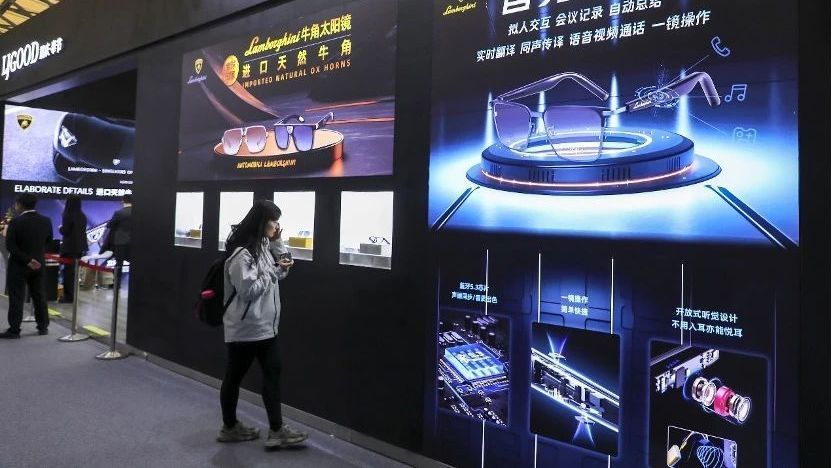 AI眼镜“破圈”迎来爆发元年,2025年“百镜大战”一触即发 AI眼镜“破圈”迎来爆发元年,2025年“百镜大战”一触即发