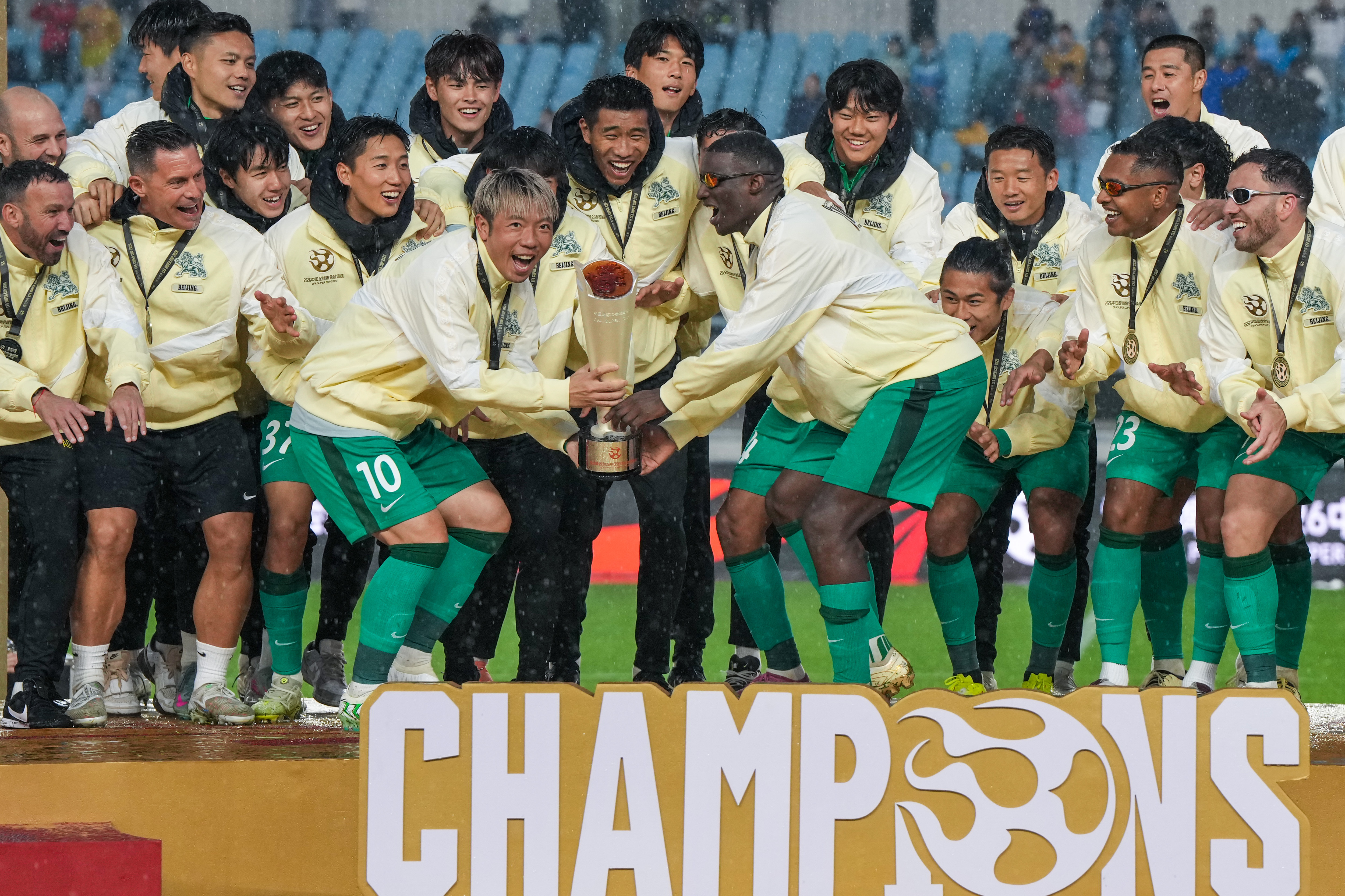 北京国安时隔22年再夺超级杯冠军