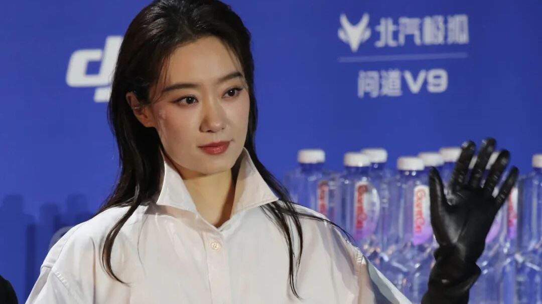 群星闪耀雁栖湖畔！多图直击北影节开幕入场仪式——