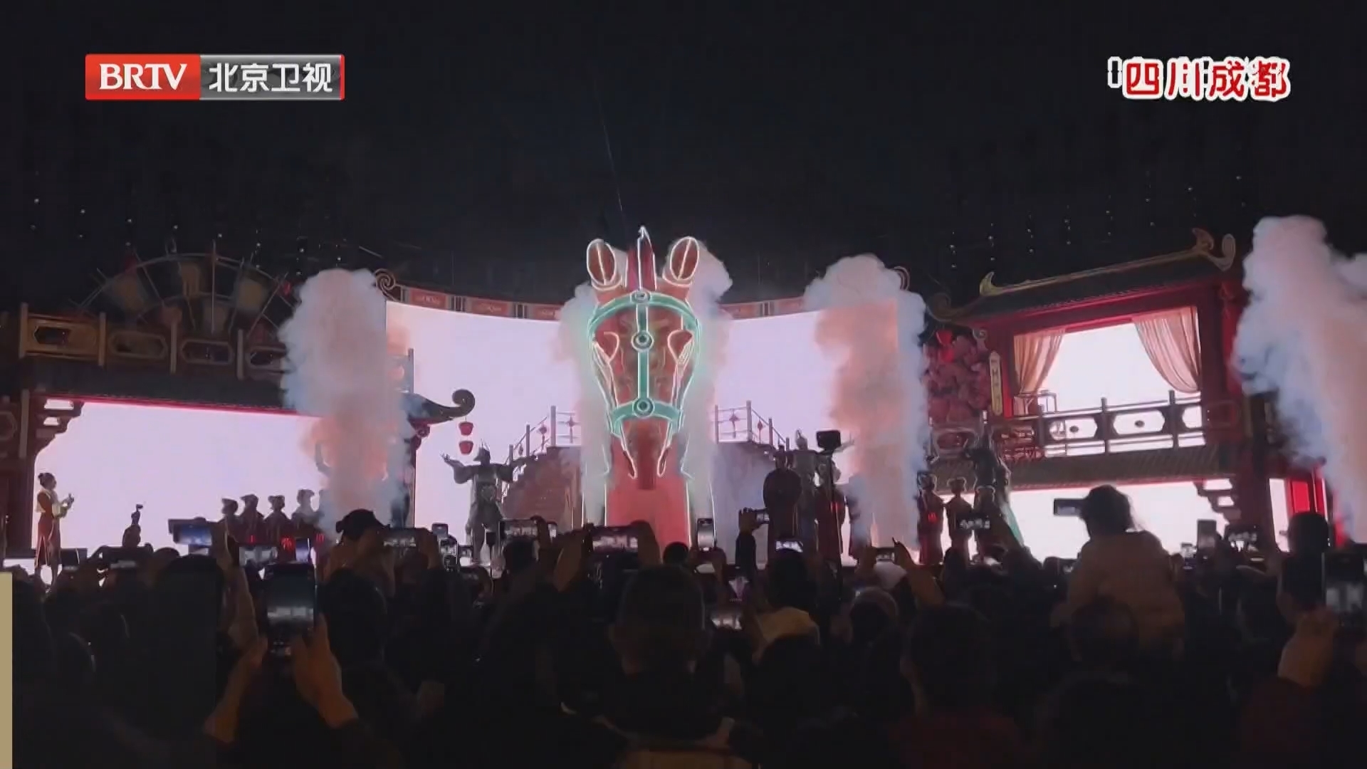 流光溢彩夜色美 华灯璀璨迎新春