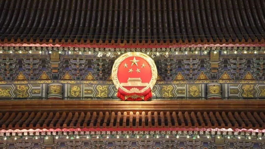 见证!天安门国徽焕新,亮相长安街 见证!天安门国徽焕新,亮相长安街