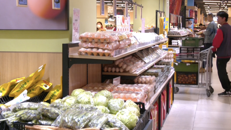 一早起来北京朝阳超市货架又满了 一早起来北京朝阳超市货架又满了