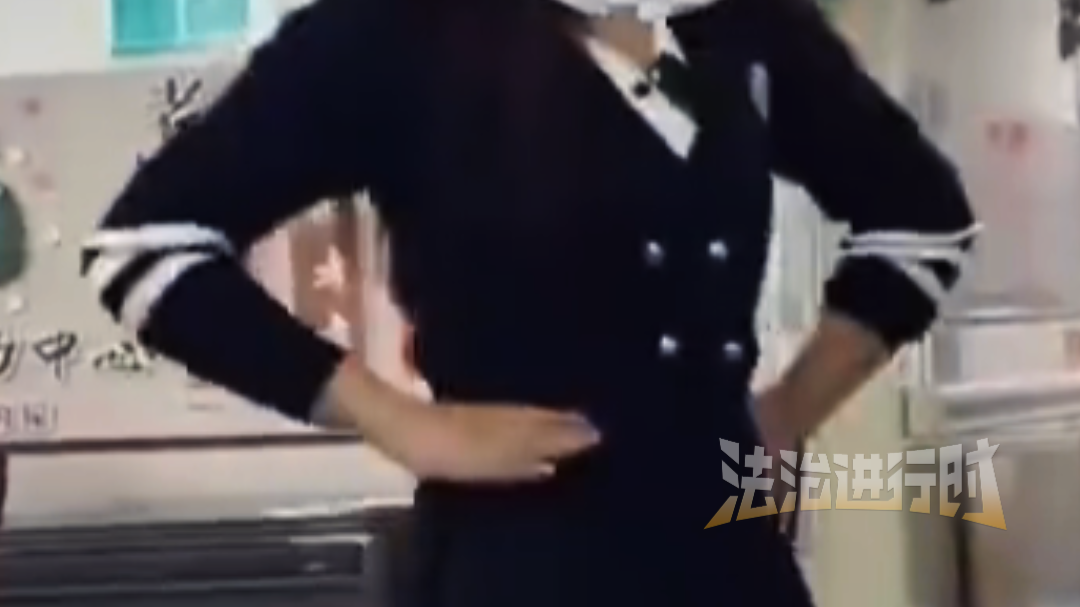 养老院女院长给老头跳热舞，穿着短裙引网友质疑